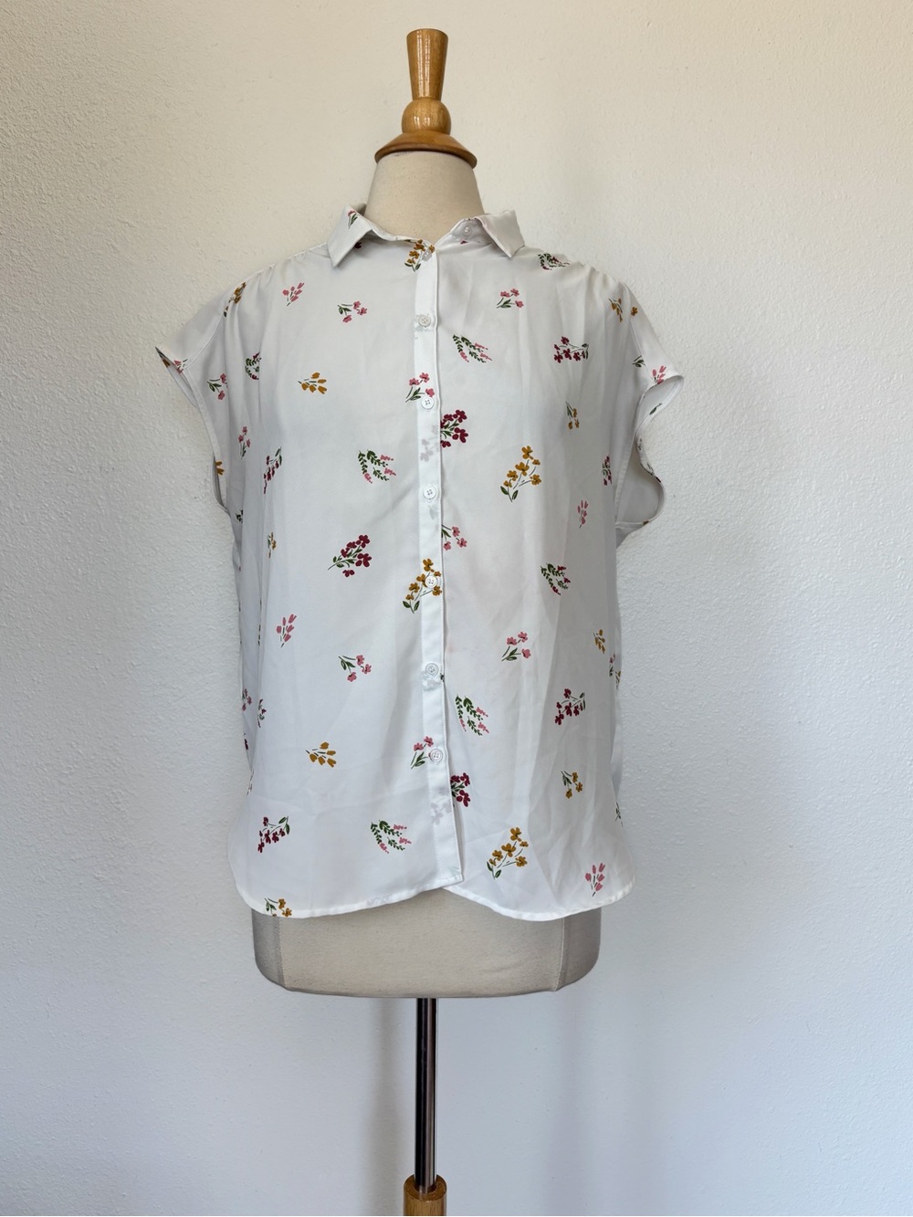 Floral Chiffon Collared Button Front Blouse.